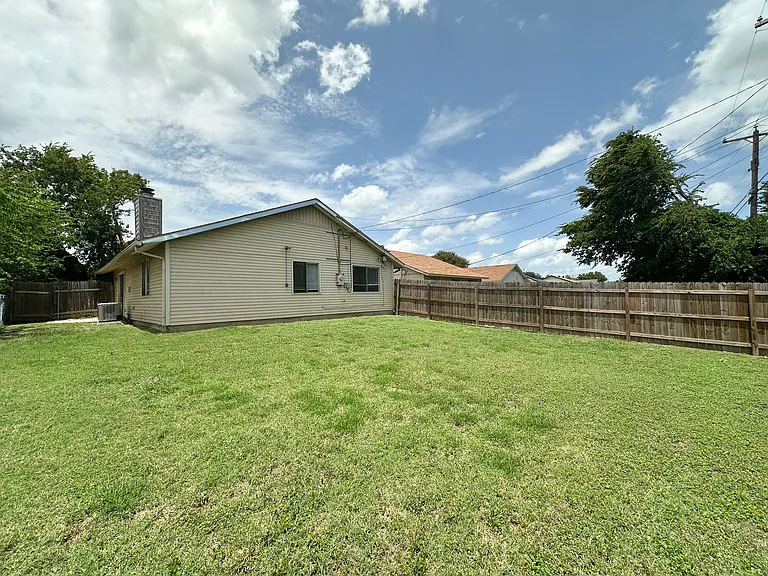 2312 Silverhill Dr — Photo 32