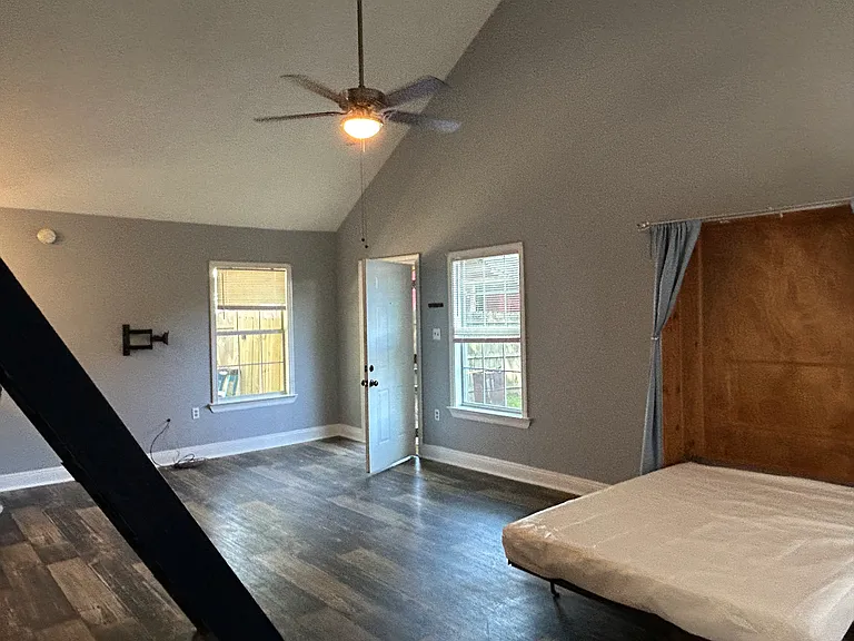 937 Avenue E #B — Photo 6