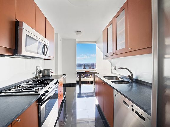 3rd image of 230 W 56th St APT 58C