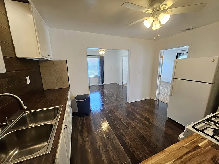 320 Locust Ave — Photo 27