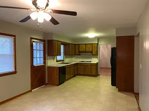 4 bed, 2.0 bath, 1956 sqft, $1,850 — Photo 3