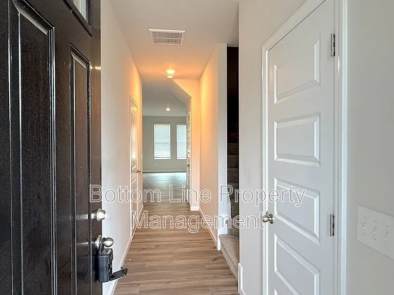 2735 Winn Mill Dr — Photo 3