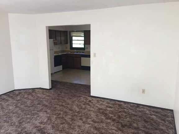 4th image of 4016 E 123rd Ter