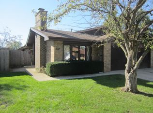 101 Innsbrook Dr, Streamwood, IL 60107