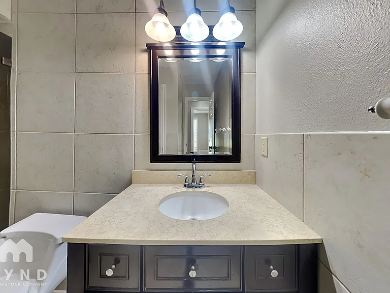 3219 Glen Spring Dr — Photo 14