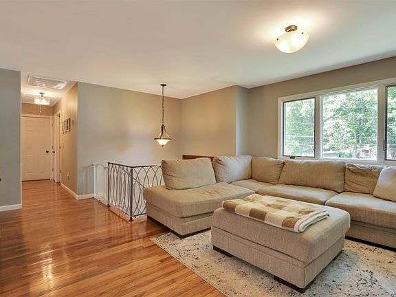 4th image of 47 Oakwood Hills Dr