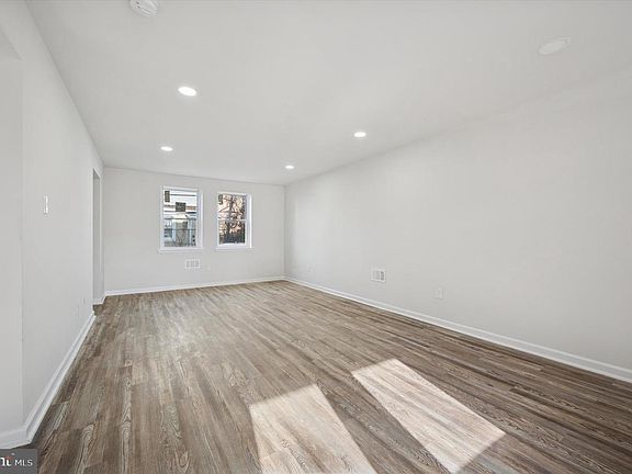 3rd image of 5611 Appletree St