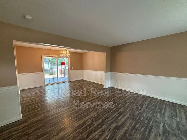 460 Peyton Dr — Photo 7