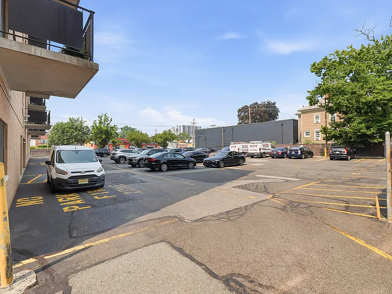 5 Linden St #6I — Photo 22