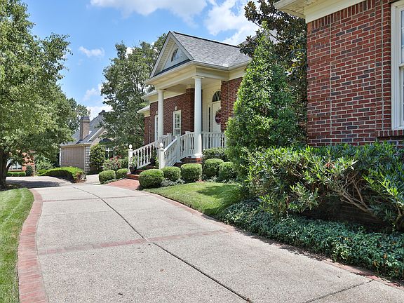 2nd image of 1100 Balmoral Dr