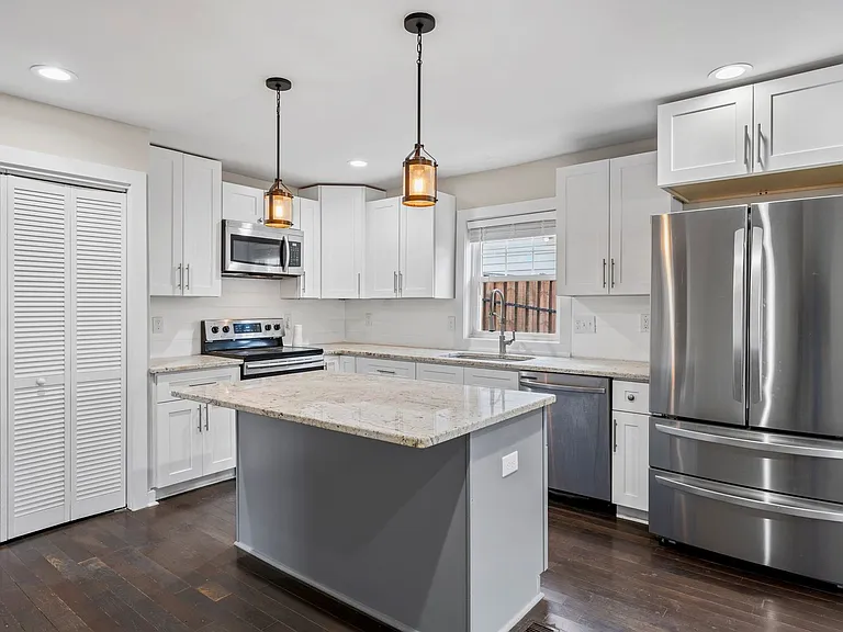 318 Wake Pl — Photo 3