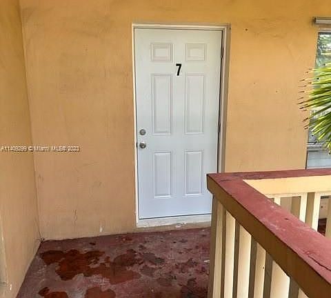 3rd image of 324 SE 10th Ave APT 7