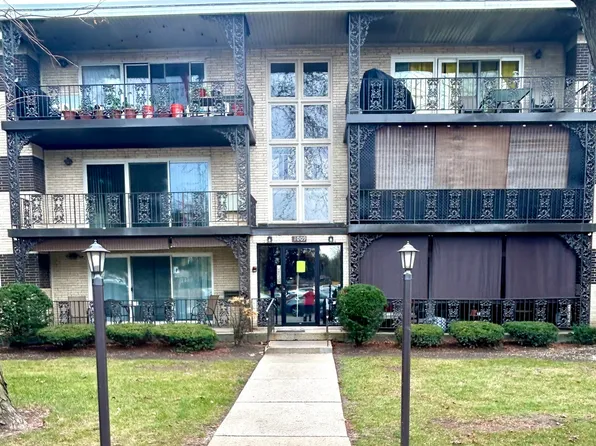 1009 8th Ave APT 9, La Grange, IL 60525