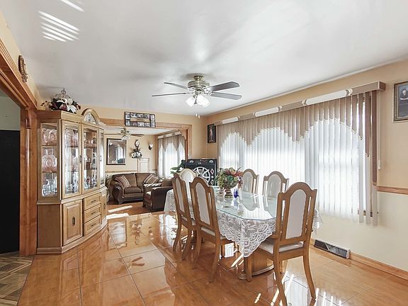 5th image of 8533 Leclaire Ave