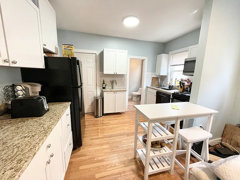 44-46 Ward St #2 — Photo 3