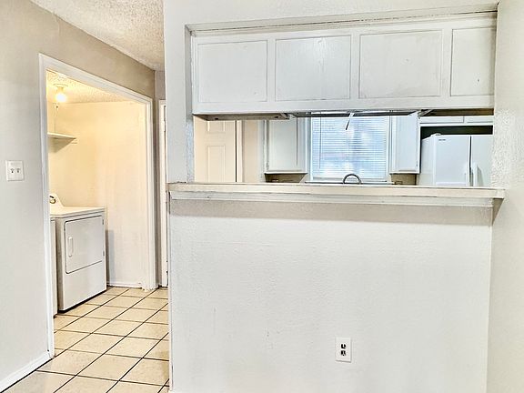 4th image of 2322 Summer Place Dr