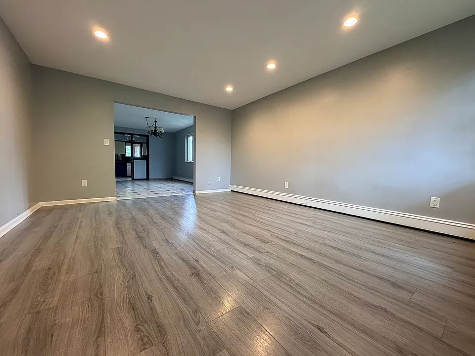 257 Desoto Pl #1