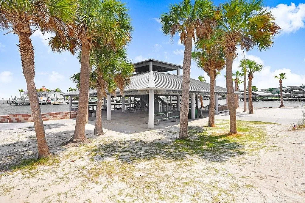 2 bed, 784 sqft, $1,499 — Photo 4