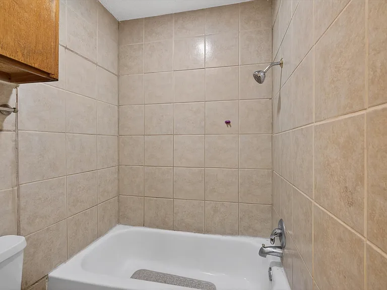 305 Cambridge Dr #305 — Photo 19
