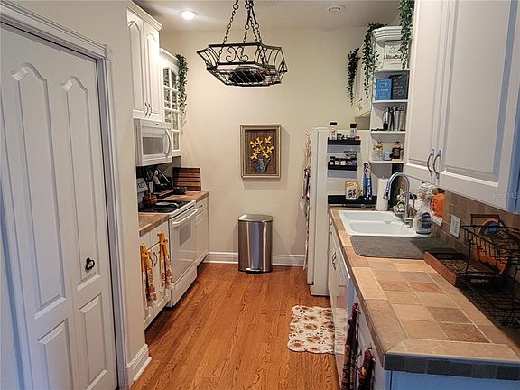 5th image of 206 FEARON AVENUE