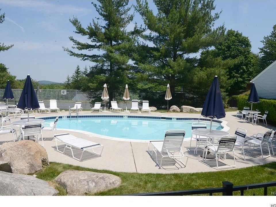 2nd image of 405 Williamsburg Dr