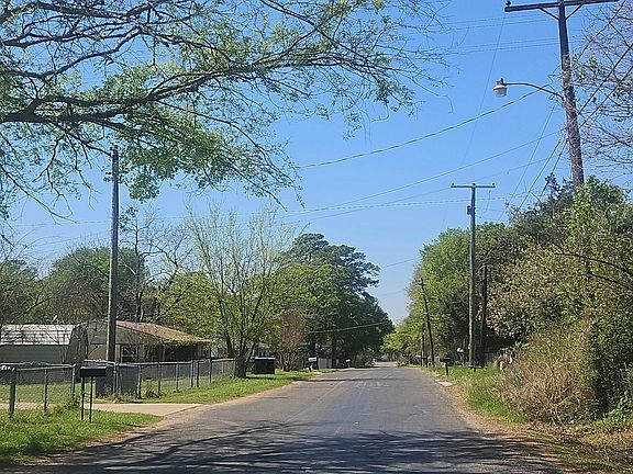 4th image of 1210 Ridgelea Ave