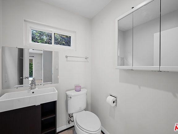 4th image of 939 S Ogden Dr #2