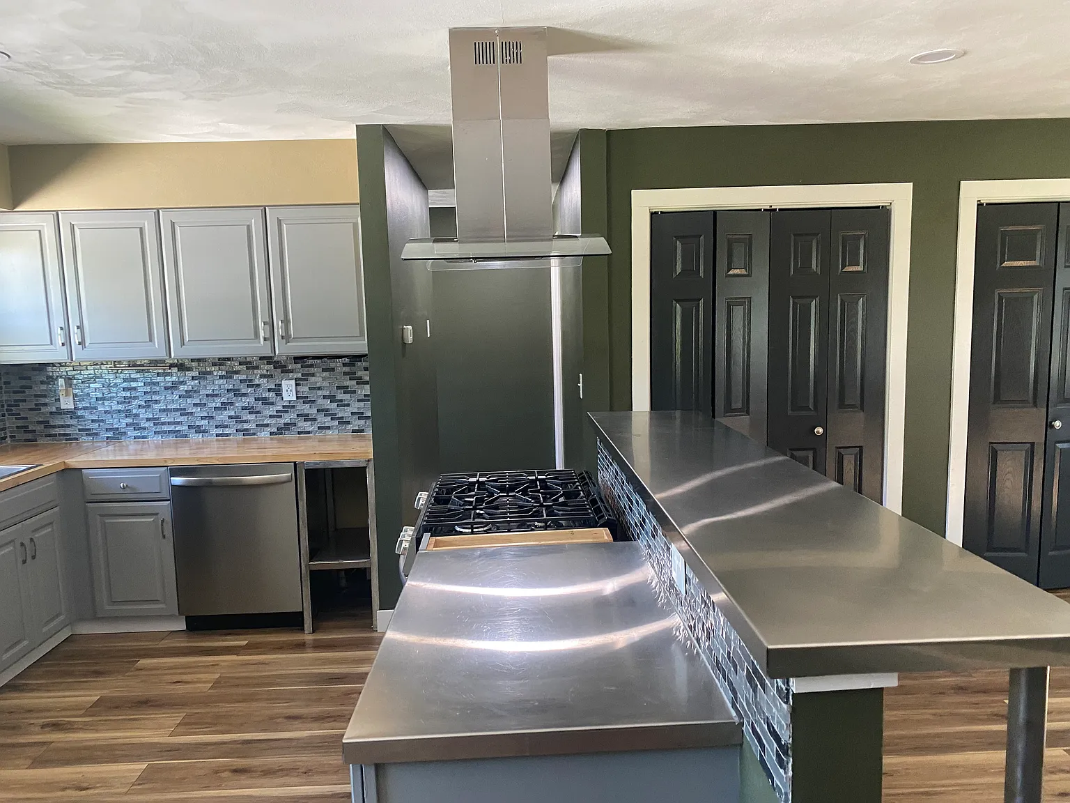 3 bed, 1200 sqft, $1,700 — Photo 2