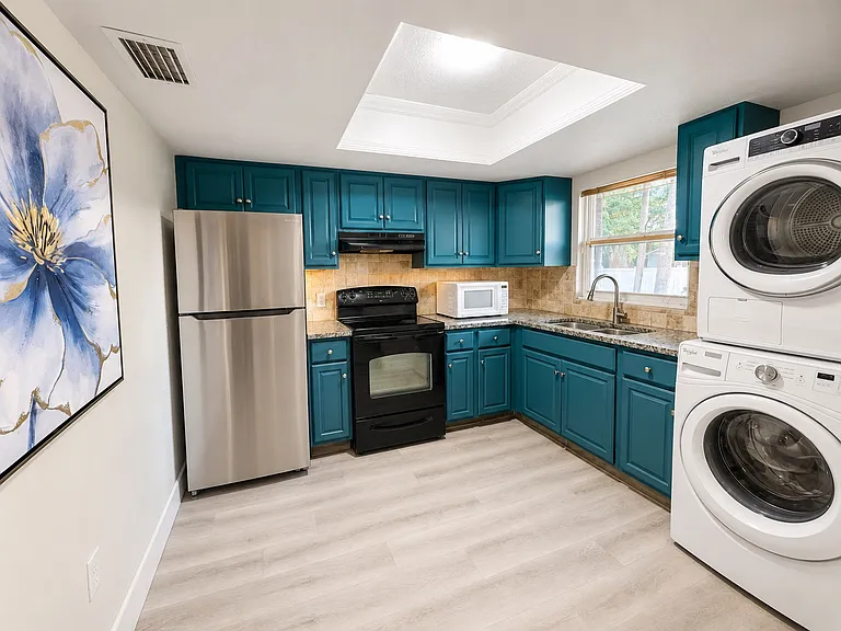 2370 Leon Ave #4 — Photo 3