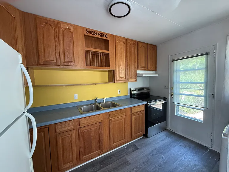 246 Schilling St — Photo 9