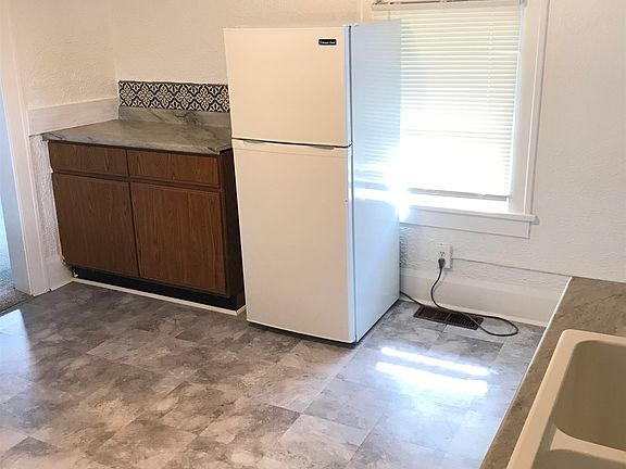 4th image of 1134 Greenmount St