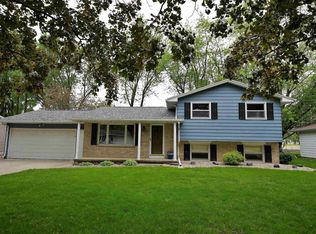1198 Blue Ridge Dr, Green Bay, WI 54304