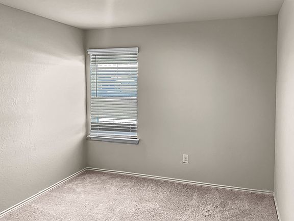 4th image of 863 Steeplebush