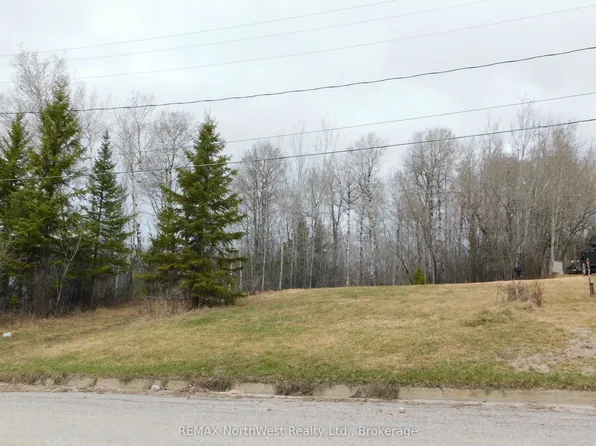 113 3rd St, Dryden, ON P8N 2V8