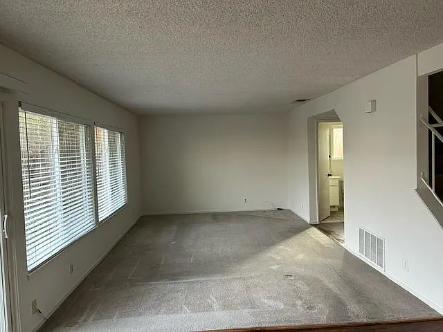 4 bed, 2.5 bath, 1841 sqft, $4,200 — Photo 3