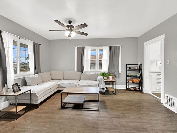 5th image of 52 W 2000 N