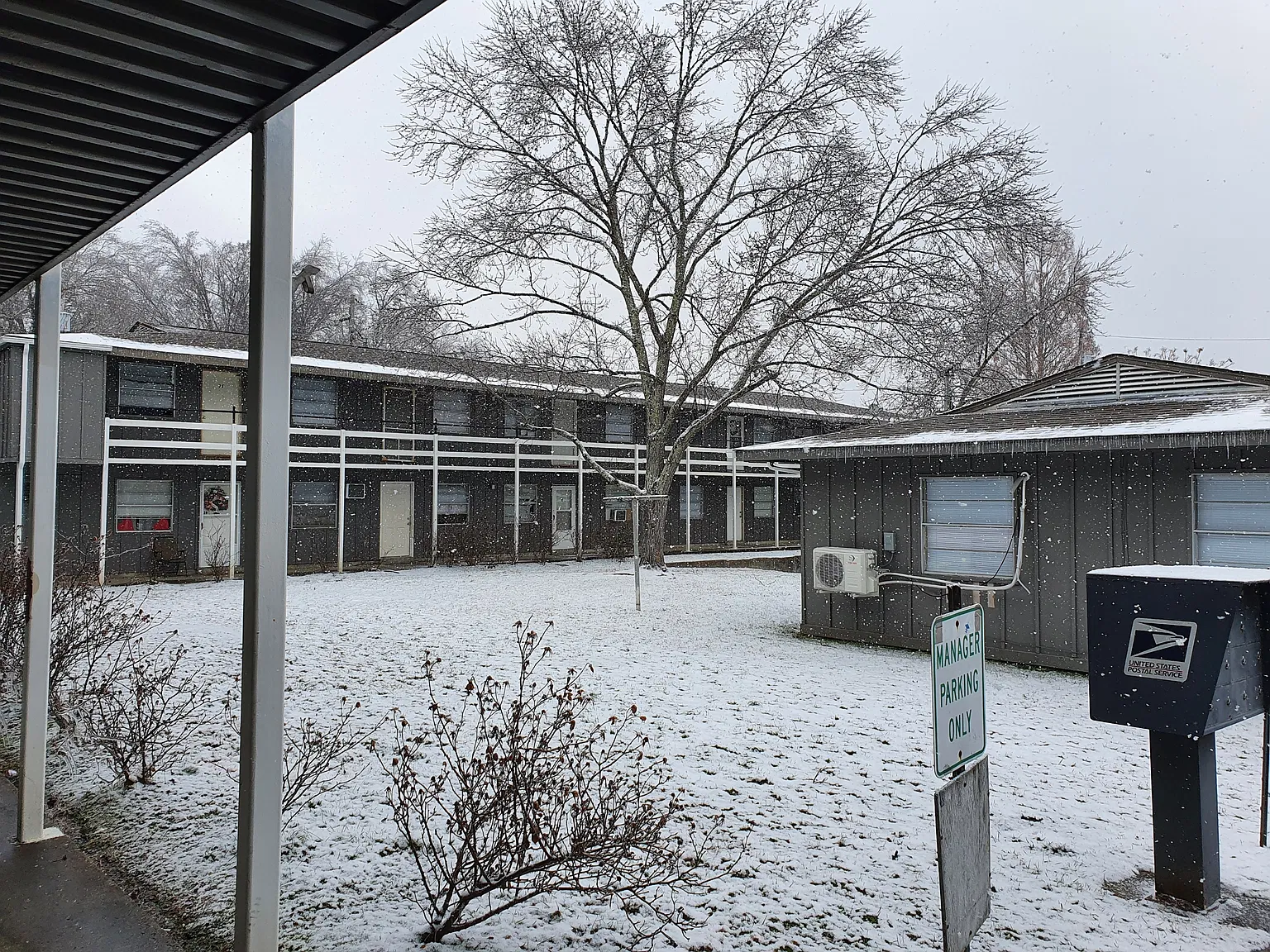 Hillview Apartments - 9 — Photo 4