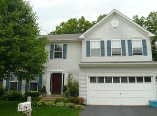 6860 Colonel Taylor Ln, Centreville, VA 20121