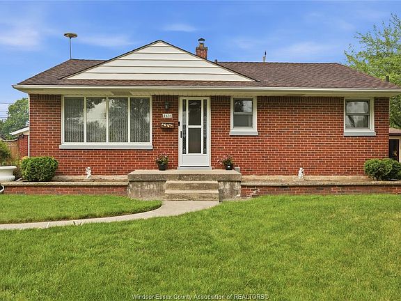 5th image of 2631 Askin Ave