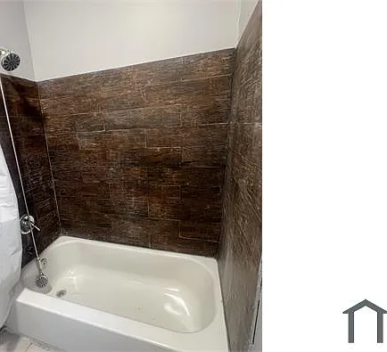 3 bed, 1000 sqft, $1,900 — Photo 3