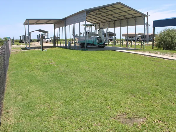 1247 Mabry St, Gilchrist, TX 77617