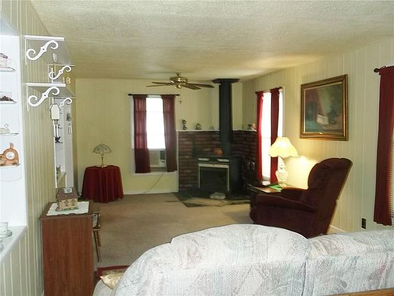 2nd image of 1095 Creekside Dr