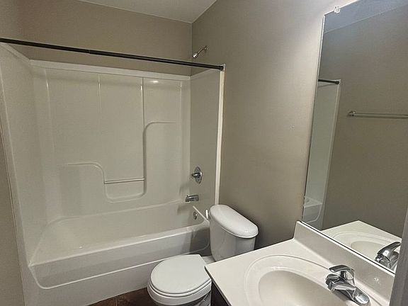 4th image of 1725 Thistlewood Dr #C