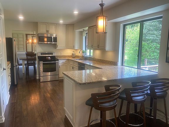 2nd image of 10880 Abbey Dr