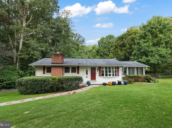 12371 Henderson Rd, Clifton, VA 20124