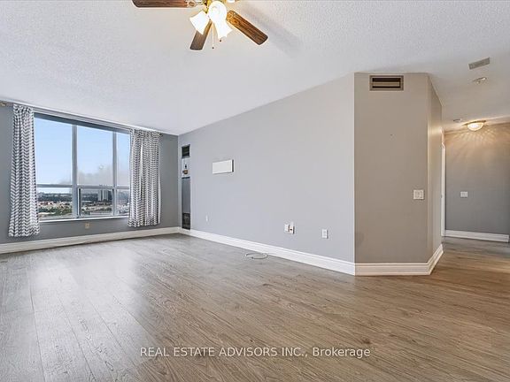 3rd image of 21 Overlea Blvd #Penthouse 07