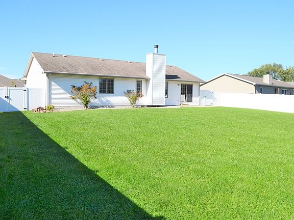 4th image of 684 N Edgemere Dr