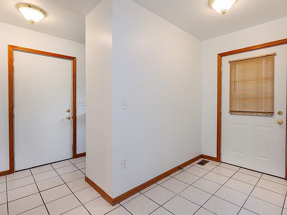 3rd image of 2043 2043/2047 N Neiner Rd