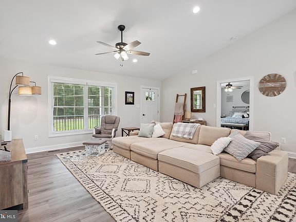 4th image of 7479 Twin Oaks Ln