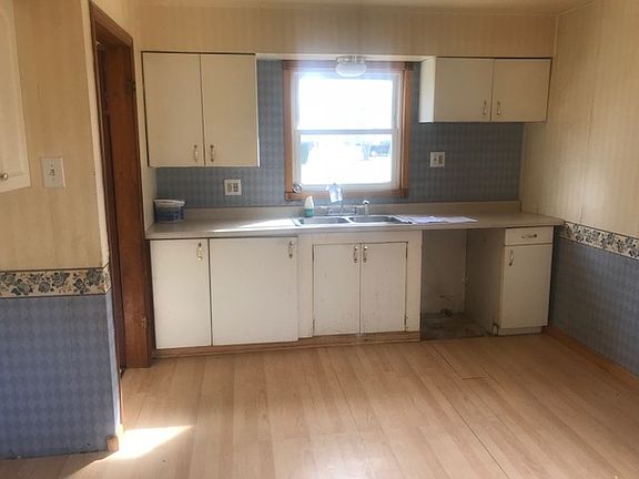 5th image of 56381 S Elmer Ave
